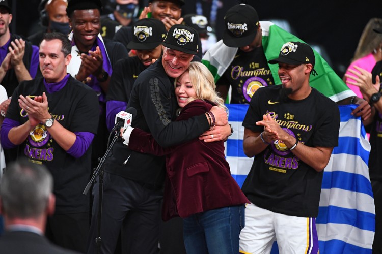 体育赛事-ESPN：珍妮将佩林卡&amp;兰比斯等朋友视作家人 把亲生兄妹视作敌人